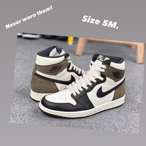 Mochas, Jordan 1’s